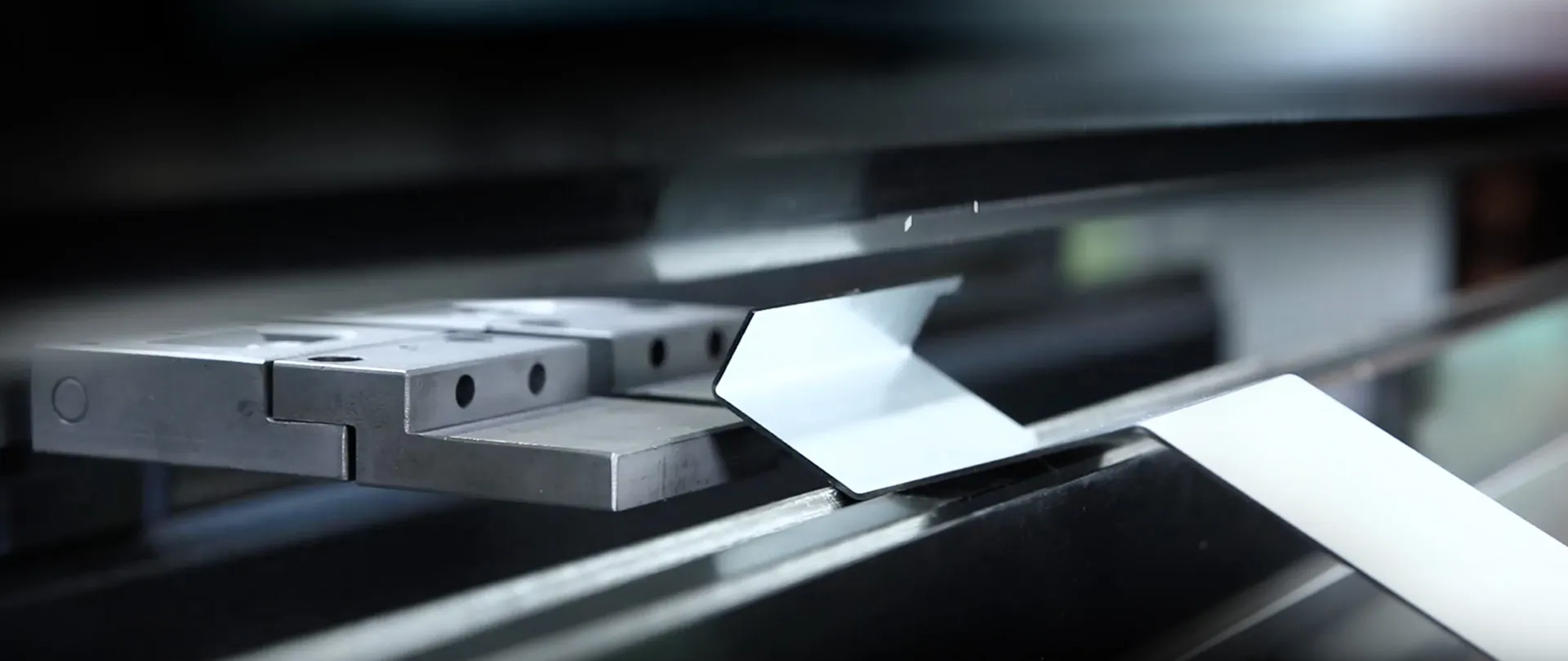 Estructura estable de la plegadora CNC Serie HG